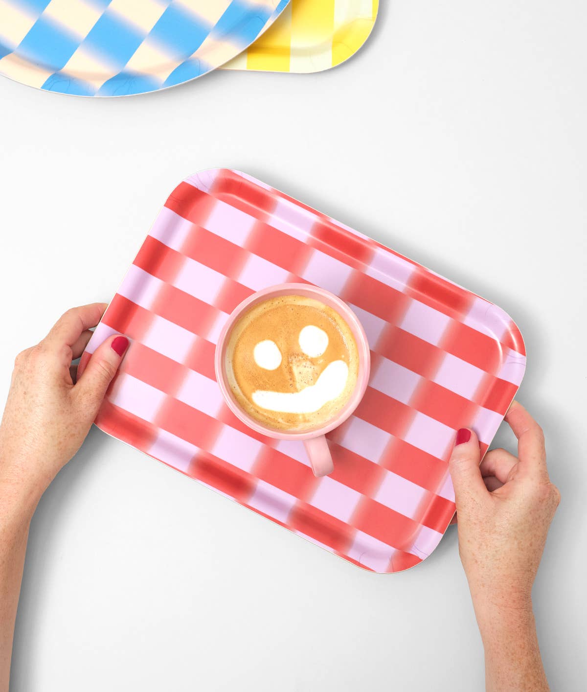 Collection de plateaux Wrap Magazine jaune, rouge et bleu
