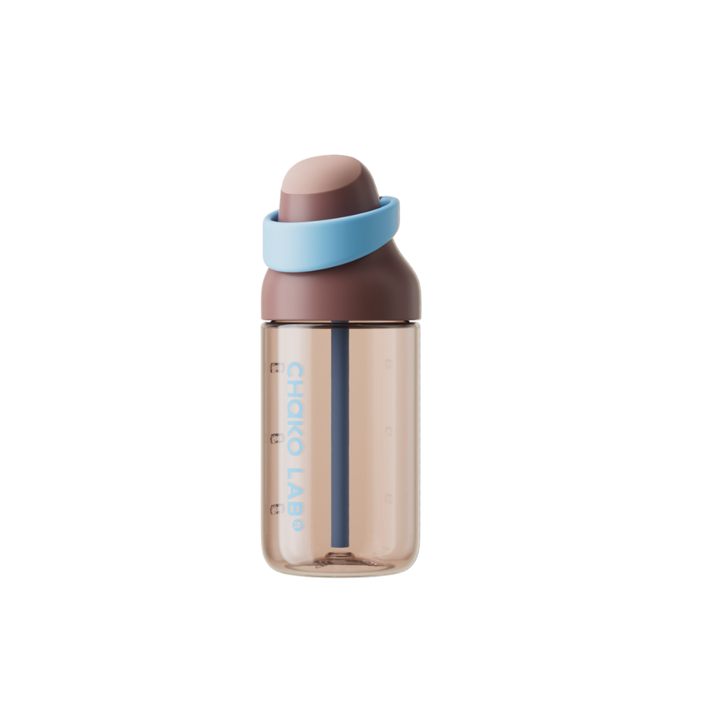 Gourde à paille Kada Cup brune 550 ml de Chako Lab, posée sur fond blanc.