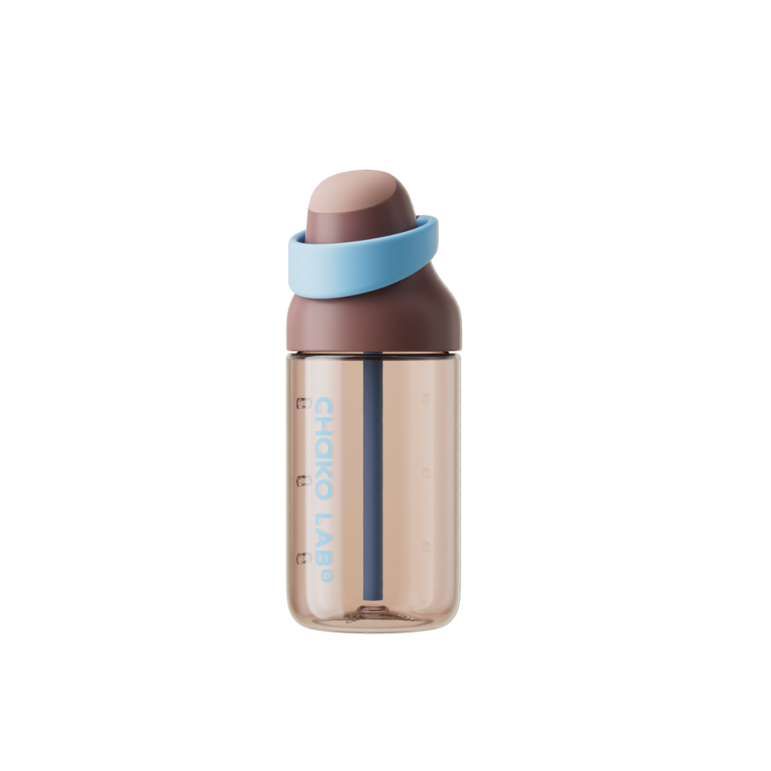 Gourde à paille Kada Cup brune 550 ml de Chako Lab, posée sur fond blanc.