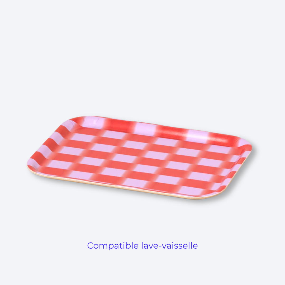 Petit plateau rouge et rose en bouleau Wrap Magazine vu de côté